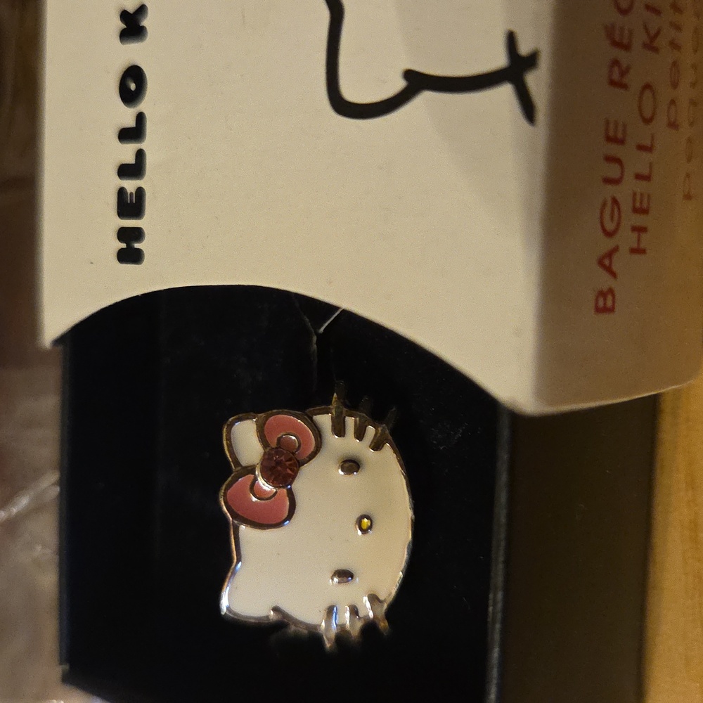 Hello Kitty Colorful Wristlet & Rings - Picture 7 of 7